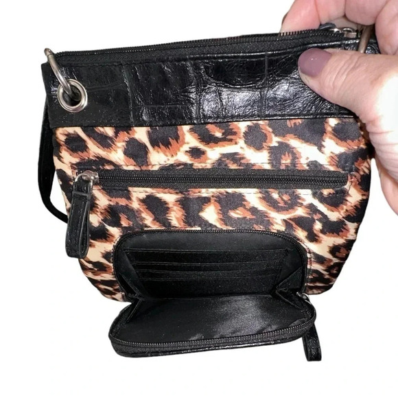 Nicole by Nicole Miller leopard print multi pocket small crossbody bag - Picture 6 of 9